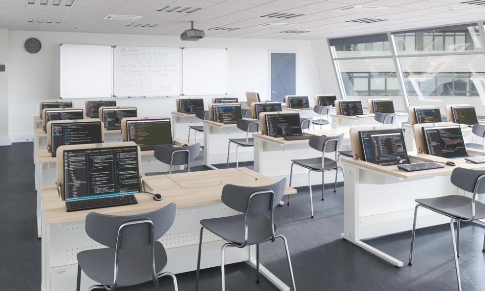 Tables informatiques avec écran escamotable pour salles de cours - EGIC