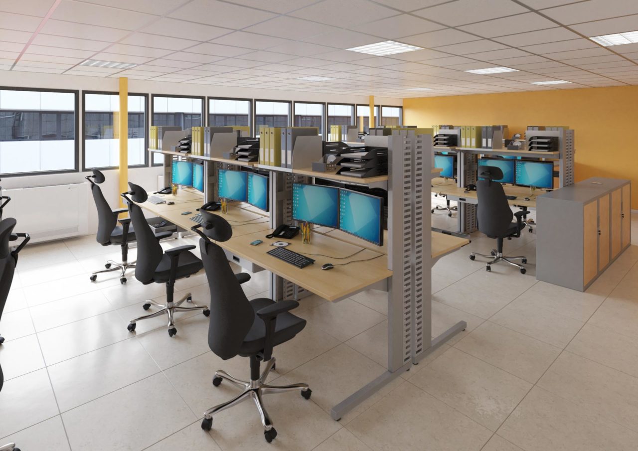 Salle de bancs d'essai aménagé avec les stations informatiques EGIC'LAN
